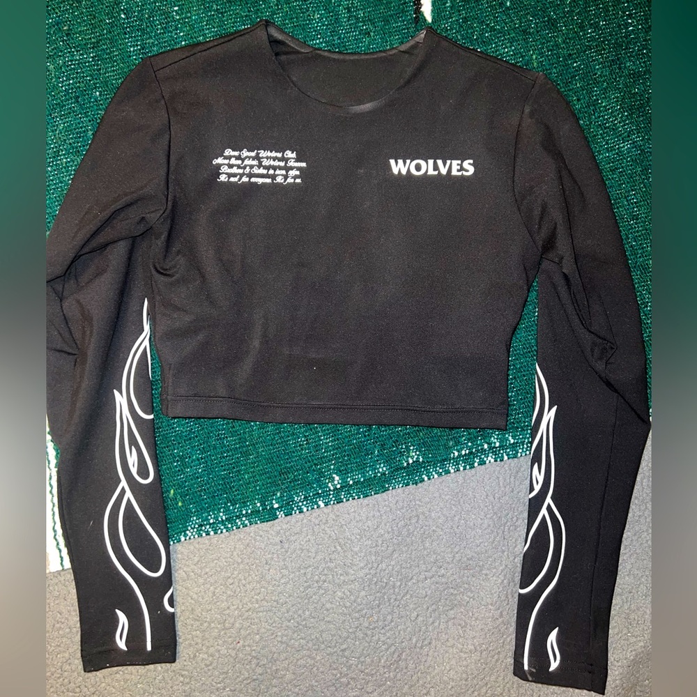 WOLVES Darcsport Brand black flame sleeve crop top size small